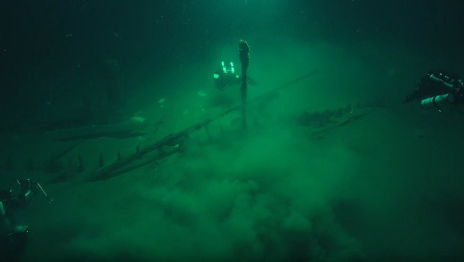 Thám hiểm vùng chết sâu 2.000m ở Biển Đen, phát hiện xác tàu cổ nhất trong lịch sử - Ảnh 1.