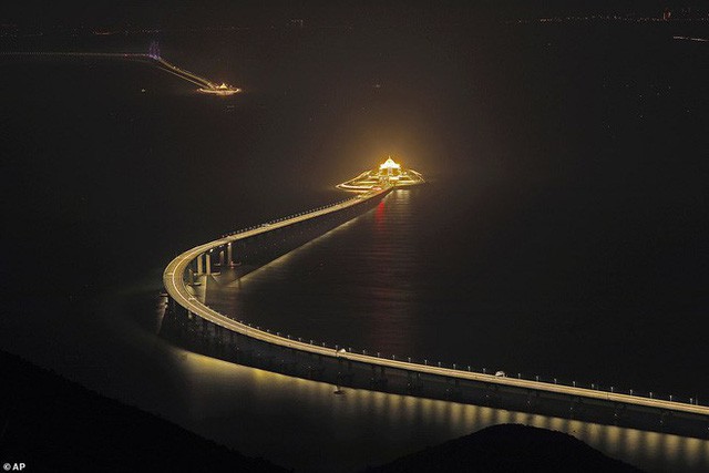 Chiêm ngưỡng cầu vượt biển dài nhất thế giới: 55km, 18 tỷ USD kinh phí tại Trung Quốc - Ảnh 6.