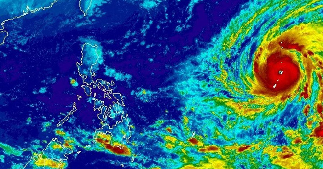 Mỹ hứng siêu bão mạnh nhất hành tinh năm 2018: Mắt bão nuốt trọn hòn đảo rộng 100km2 - Ảnh 1.