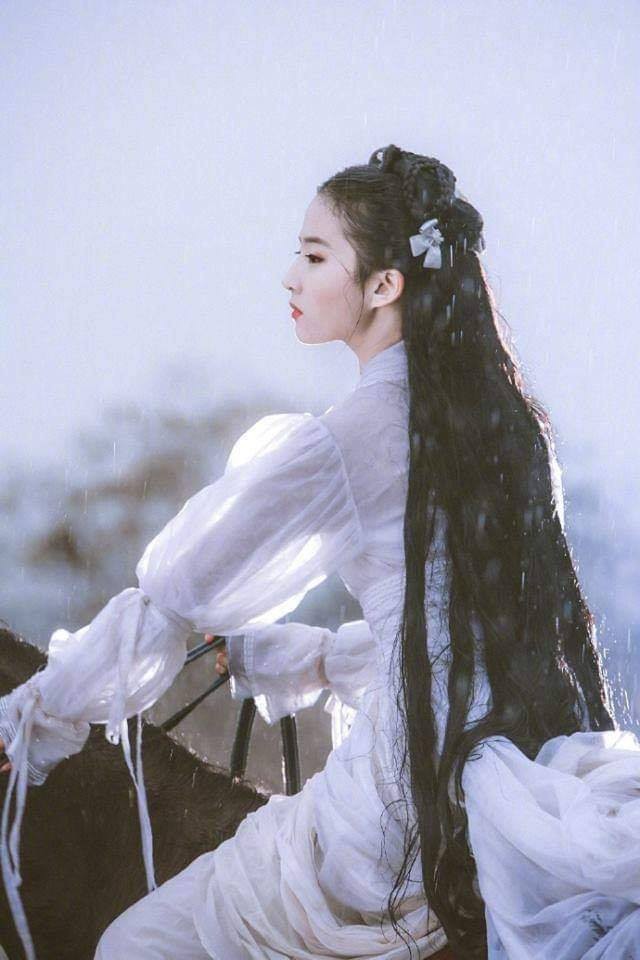 Bộ ảnh Tiểu Long Nữ cách đây 12 năm của Lưu Diệc Phi bất ngờ hot trở lại sau khi được photoshop lung linh - Ảnh 2.