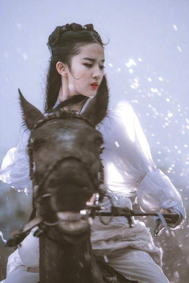 Bộ ảnh Tiểu Long Nữ cách đây 12 năm của Lưu Diệc Phi bất ngờ hot trở lại sau khi được photoshop lung linh - Ảnh 4.