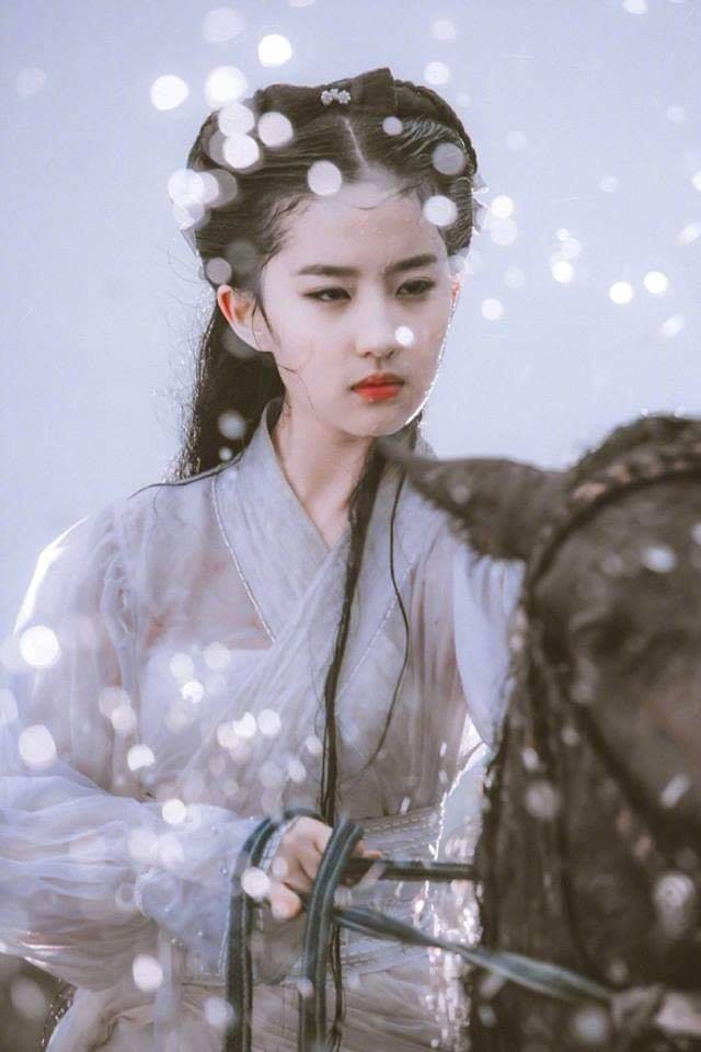Bộ ảnh Tiểu Long Nữ cách đây 12 năm của Lưu Diệc Phi bất ngờ hot trở lại sau khi được photoshop lung linh - Ảnh 5.