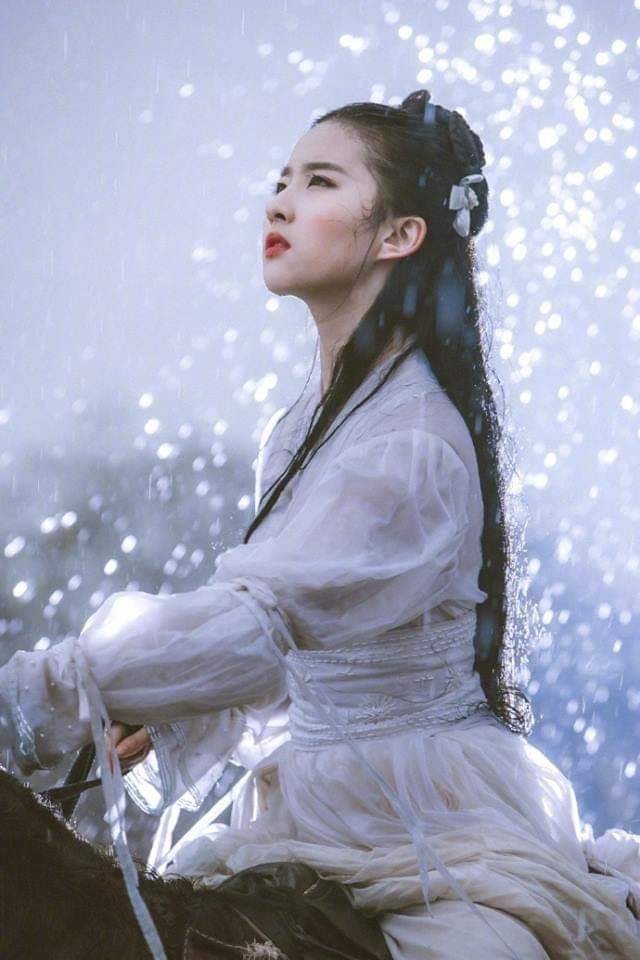 Bộ ảnh Tiểu Long Nữ cách đây 12 năm của Lưu Diệc Phi bất ngờ hot trở lại sau khi được photoshop lung linh - Ảnh 6.