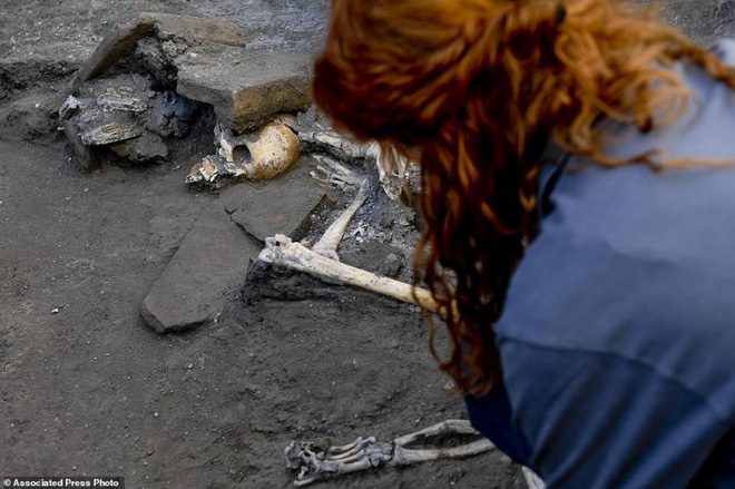 Phát hiện sốc về 5 bộ xương còn nguyên vẹn sau thảm họa núi lửa Vesuvius 2.000 năm trước - Ảnh 3.