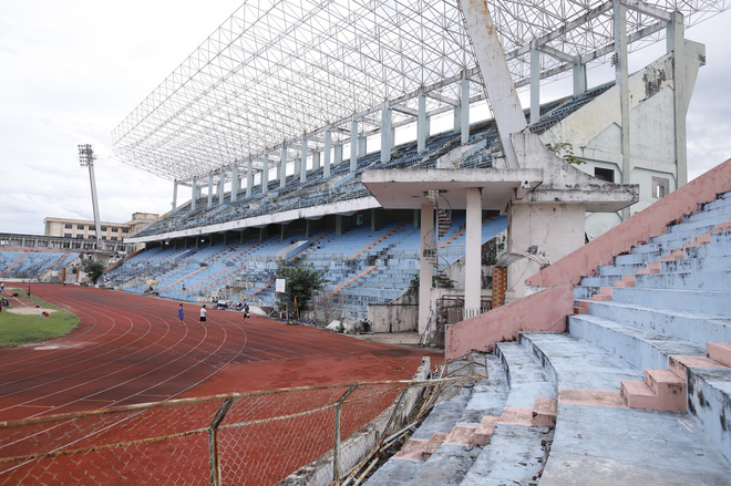 Cảnh hoang phế bên trong sân vận động Chi Lăng sau 8 năm được gả cho Phạm Công Danh - Ảnh 8.