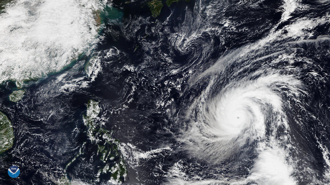 Siêu bão mạnh nhất năm 2018 tiếp tục tiến về Đông Nam Á: Hình ảnh dữ dội từ vệ tinh NASA 2