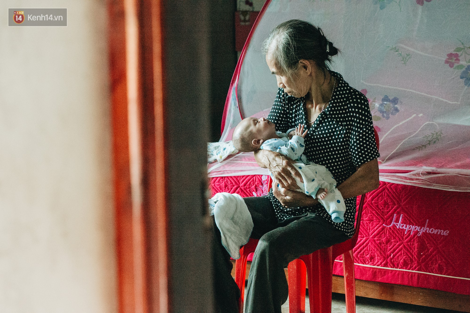 Cuộc sống của 2 đứa trẻ mất bố mẹ sau vụ cháy lớn ở Đê La Thành: Cuộc sống của 2 đứa trẻ mất bố mẹ sau vụ cháy lớn ở Đê La Thành: