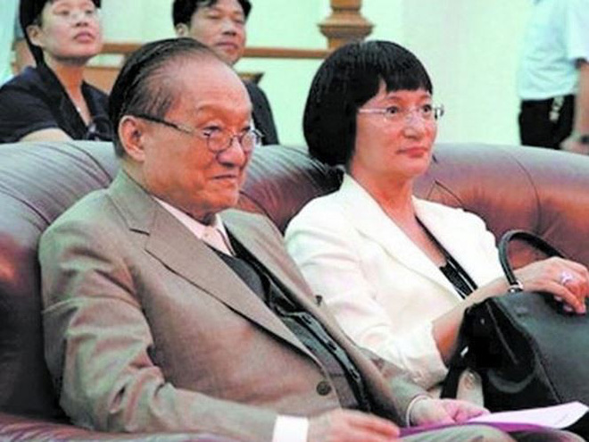 Cuộc đời đẫm bi kịch của tác gia võ hiệp Kim Dung: Vợ phản bội, con trai tự sát ở tuổi 19 3 Cuộc đời đẫm bi kịch của tác gia võ hiệp Kim Dung: Vợ phản bội, con trai tự sát ở tuổi 19 3