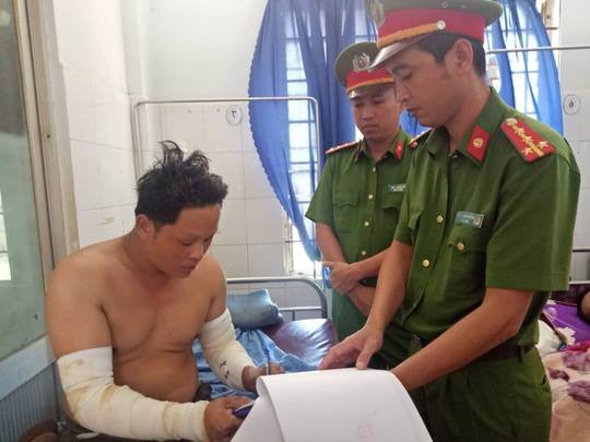 Bắt khẩn cấp nghi phạm đốt cửa hàng hoa tươi khiến 3 người thương vong 2 Bắt khẩn cấp nghi phạm đốt cửa hàng hoa tươi khiến 3 người thương vong 2