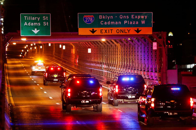 24h qua ảnh: Đoàn xe chở trùm ma túy Mexico qua cây cầu nổi tiếng ở Mỹ - Ảnh 2.