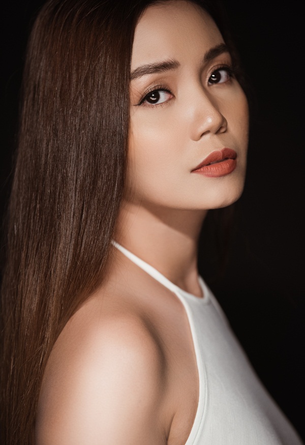 Nguyễn Ngọc Anh mặc áo yếm khoe lưng trần gợi cảm trong MV mới 5