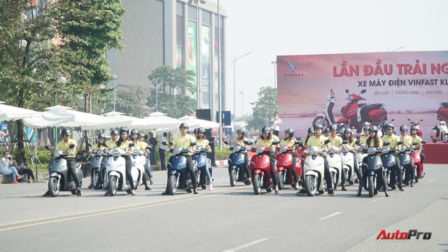 Loạt xe máy điện thông minh VinFast chạy thử tại Hà Nội ngay sau khi ra mắt - Ảnh 1.