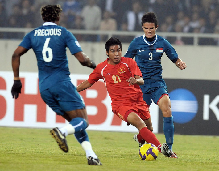 Người hùng AFF Cup 2008 tiết lộ về cú đạp gãy ghế của HLV Calisto - Ảnh 2. Người hùng AFF Cup 2008 tiết lộ về cú đạp gãy ghế của HLV Calisto 1