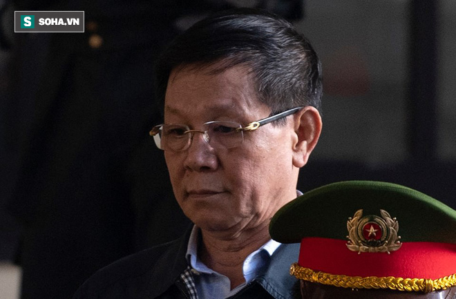 Cựu tướng Nguyễn Thanh Hóa tươi cười, ông Phan Văn Vĩnh liên tục đọc cáo trạng 235 trang - Ảnh 9.