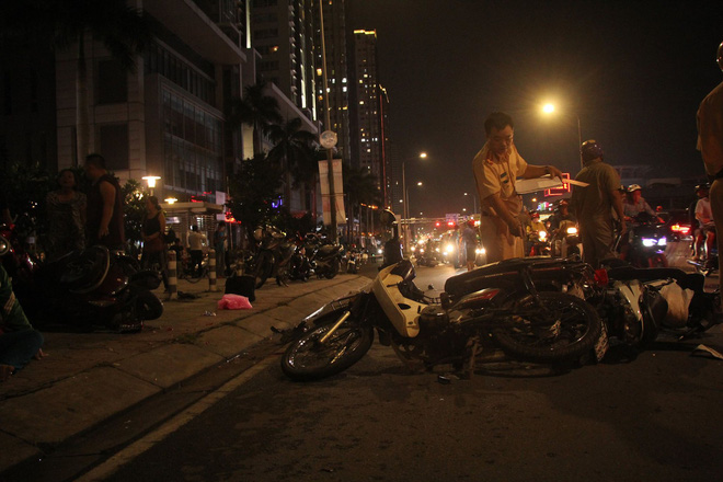 Hiện trường vụ ô tô 'điên' tông hàng loạt xe máy ở Sài Gòn, 1 người chết, 4 người kêu cứu 1