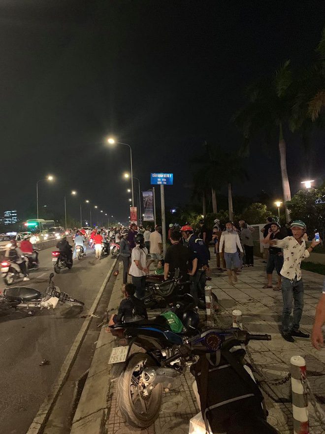 Hiện trường vụ ô tô 'điên' tông hàng loạt xe máy ở Sài Gòn, 1 người chết, 4 người kêu cứu 5