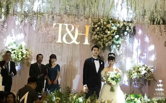 Hình ảnh hiếm hoi trong đám cưới Trương Nam Thành và bạn gái doanh nhân lớn tuổi 1