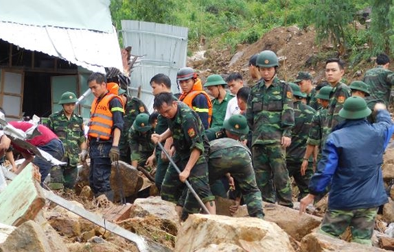 Mưa lũ ở Nha Trang: Sạt lở kinh hoàng, 22 người chết và mất tích 3