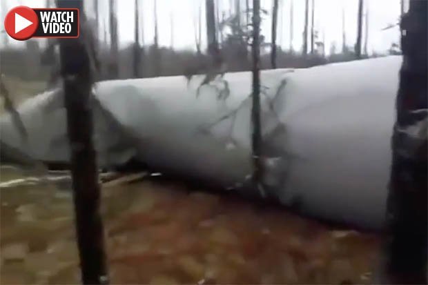 Thợ săn Nga phát hiện 'vật thể ngoài hành tinh' trong rừng sâu gây chấn động 1