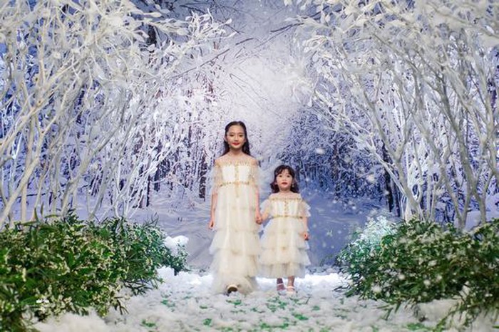 Vietnam Kids Fashion Week mùa 3: “Nguyệt thảo mai” catwalk cùng con gái 7 tuổi 2