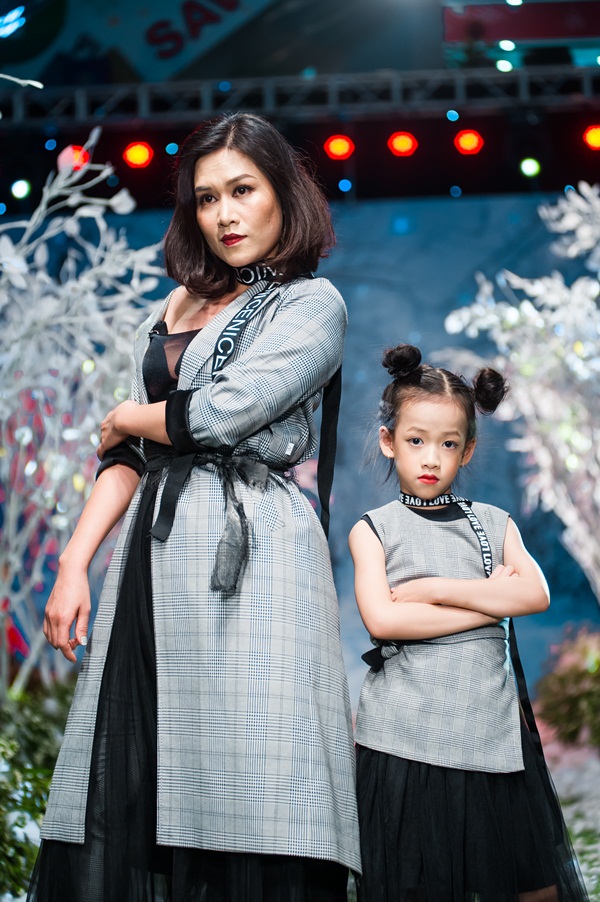 Vietnam Kids Fashion Week mùa 3: “Nguyệt thảo mai” catwalk cùng con gái 7 tuổi 5