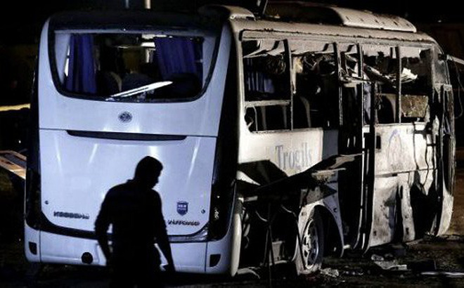 Cận cảnh hiện trường vụ xe buýt chở 14 du khách Việt bị đánh bom ở Ai Cập 2