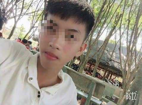 Thiếu niên lên mạng khoe chiến tích sau khi đâm chết người - ảnh 1 Hình ảnh Thiếu niên lên mạng khoe chiến tích sau khi đâm chết người số 1