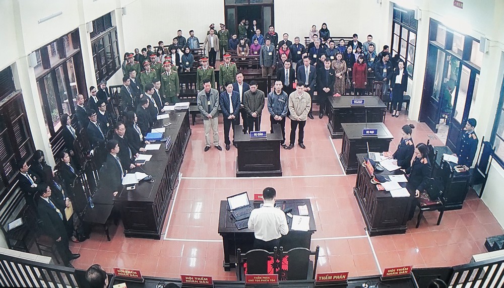 Hoãn phiên tòa xét xử 9 bệnh nhân chết khi chạy thận do vắng mặt BS Hoàng Công Lương - ảnh 2 Hình ảnh Hoãn phiên tòa xét xử 9 bệnh nhân chết khi chạy thận do vắng mặt BS Hoàng Công Lương số 2