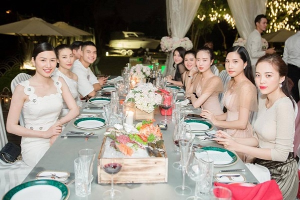 Vợ chồng mỹ nữ Vũng Tàu đi siêu xe 70 tỷ kỷ niệm 1 năm ngày cưới xa hoa bậc nhất 6