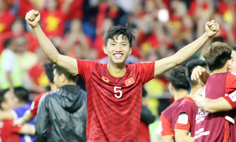 Báo Nhật đưa ra cảnh báo bất ngờ về Đoàn Văn Hậu trước tứ kết Asian Cup 2019 1