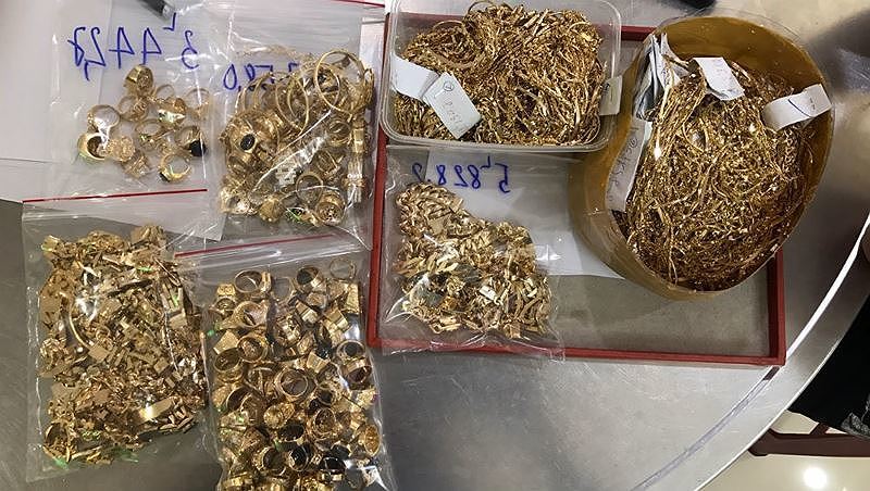 Vụ người làm công trộm 450 lượng vàng: Nữ chủ tiệm vàng bất ngờ lên tiếng - ảnh 1 Hình ảnh Vụ người làm công trộm 450 lượng vàng: Nữ chủ tiệm vàng bất ngờ lên tiếng số 1