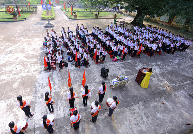 Hình ảnh Buổi chào cờ đầu năm mới chìm trong nước mắt ở ngôi trường có 6 học sinh đuối nước thương tâm số 1