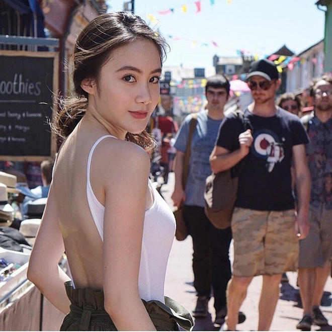 Nhan sắc gợi cảm của đệ nhất hot girl Lào vừa về Việt Nam ăn Tết, đăng ảnh check-in gây sốt - ảnh 2 Nhan sắc gợi cảm của đệ nhất hot girl Lào vừa về Việt Nam ăn Tết, đăng ảnh check-in gây sốt - Ảnh 2.