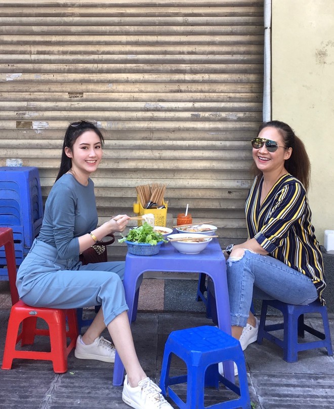 Nhan sắc gợi cảm của đệ nhất hot girl Lào vừa về Việt Nam ăn Tết, đăng ảnh check-in gây sốt - ảnh 10 Nhan sắc gợi cảm của đệ nhất hot girl Lào vừa về Việt Nam ăn Tết, đăng ảnh check-in gây sốt - Ảnh 10.