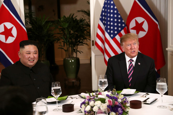 Hình ảnh đầu tiên về bữa ăn tối của hai nhà lãnh đạo Mỹ-Triều Tiên