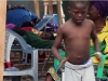 Cậu bé nhiễm Ebola tươi vui nhảy nhót khiến cộng đồng cảm phục