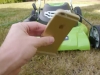 Hủy hoại iPhone 6 siêu 'dị' với máy cắt cỏ