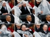 Video: Phì cười cảnh Bush loay hoay với áo mưa trong lễ nhậm chức của Trump