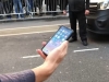 Dân tình đứng chờ mua iPhone X náo loạn vì có anh chàng vừa mua được máy đã tung lên trời cho rơi xuống đất