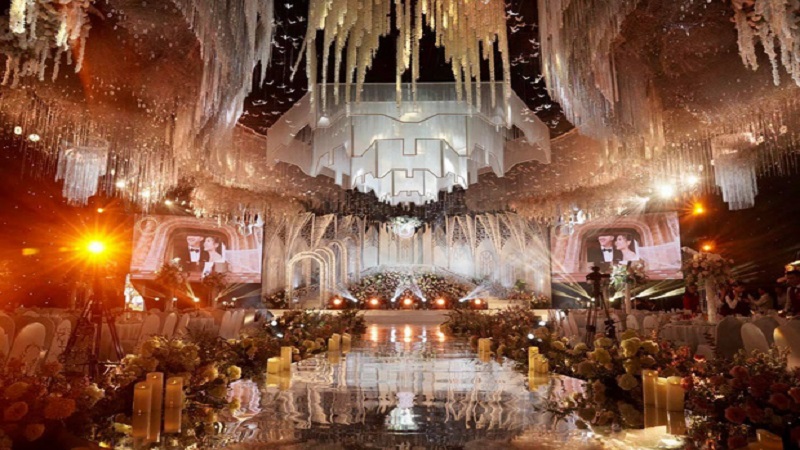 Đám cưới 'khủng' trong lâu đài dát vàng ở Ninh Bình: Tổng chi phí khiến dân tình choáng váng