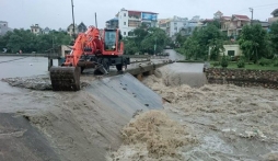 Phá đập tràn sông Sinh để xả lũ, cứu 200 hộ dân