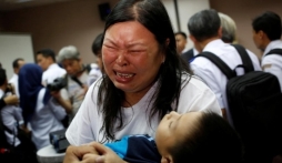Vụ rơi máy bay chở 189 người ở Indonesia: Người nhà nạn nhân không biết ai sẽ chịu trách nhiệm