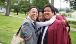 Bố thần đồng Đỗ Nhật Nam chia sẻ xúc động trong ngày tốt nghiệp của con