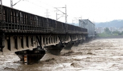 Giải pháp 'được ăn cả ngã về không' để cứu cây cầu khỏi bị lũ cuốn trôi ở Trung Quốc