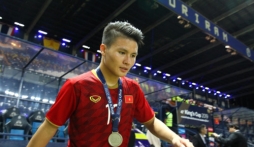 Gia đình giấu chuyện ông nội hấp hối để Quang Hải tập trung đá chung kết King's Cup 2019 