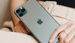 Bộ ba iPhone 11 cháy hàng tại Việt Nam