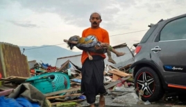 Số người chết trong vụ động đất-sóng thần tại Indonesia tăng vọt lên 384