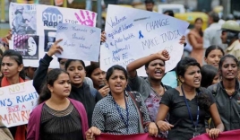 Bất mãn bé 6 tuổi bị giáo viên cưỡng hiếp, người Ấn Độ rầm rộ biểu tình