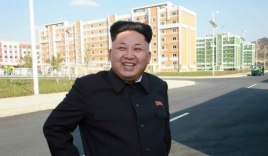 Kim Jong-un chống gậy tái xuất, dập tắt đồn đoán sức khỏe và quyền lực