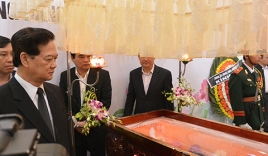 Thủ tướng Nguyễn Tấn Dũng đến viếng ông Nguyễn Bá Thanh